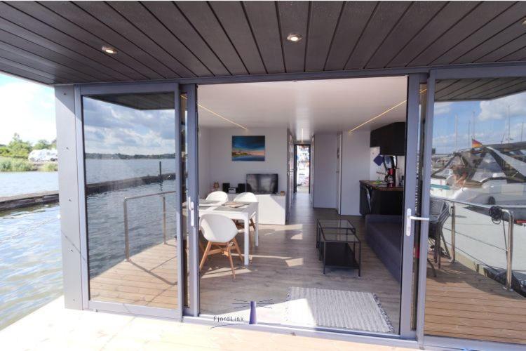 Hausboot Fjord Aries Mit Dachterrasse In Schleswig Hotel Bagian luar foto